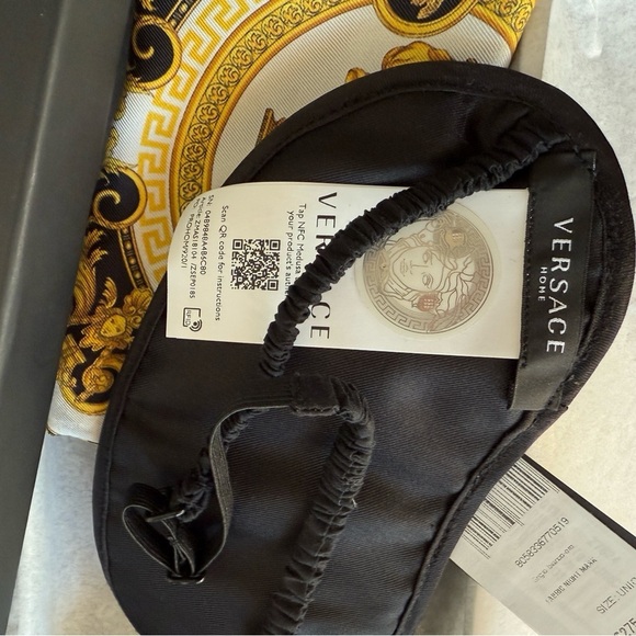 Versace Barocco Silk Sleep Mask - Picture 5 of 5